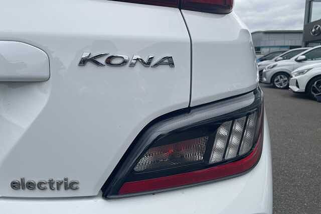 Hyundai KONA Premium Electric 64kWh EV (204ps) Atlas White