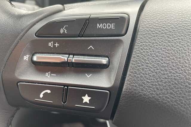 Hyundai KONA Premium Electric 64kWh EV (204ps) Atlas White