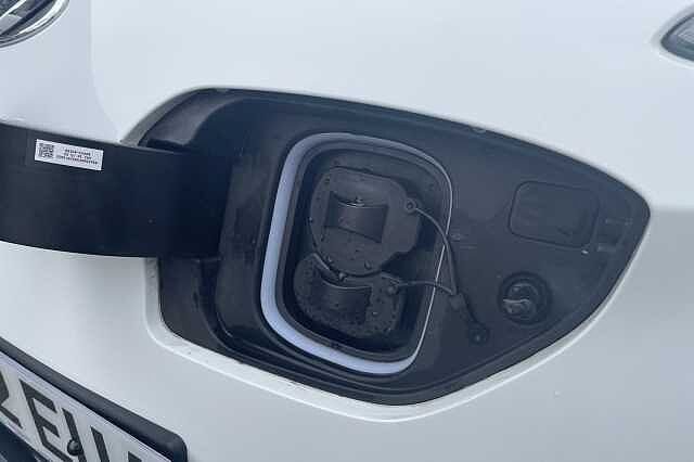 Hyundai KONA Premium Electric 64kWh EV (204ps) Atlas White