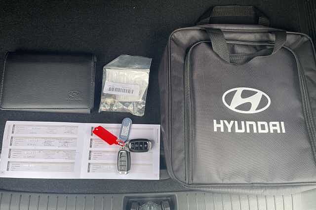 Hyundai KONA Premium Electric 64kWh EV (204ps) Atlas White