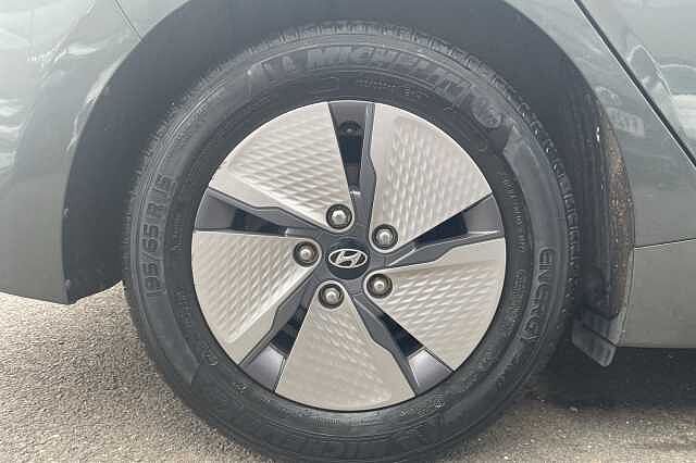Hyundai IONIQ Premium Hybrid 1.6 GDi HEV (141ps)