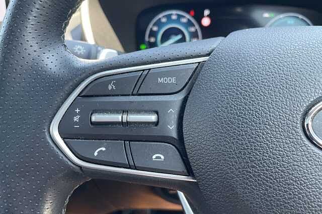 Hyundai SANTA FE Ultimate Plug-in Hybrid 1.6 T-GDi PHEV 4WD (265ps) Glacier White