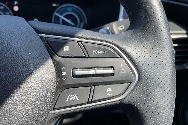 Hyundai SANTA FE Ultimate Plug-in Hybrid 1.6 T-GDi PHEV 4WD (265ps) Glacier White