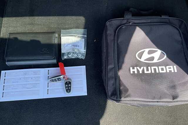 Hyundai SANTA FE Ultimate Plug-in Hybrid 1.6 T-GDi PHEV 4WD (265ps) Glacier White