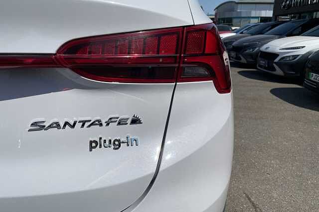 Hyundai SANTA FE Ultimate Plug-in Hybrid 1.6 T-GDi PHEV 4WD (265ps) Glacier White