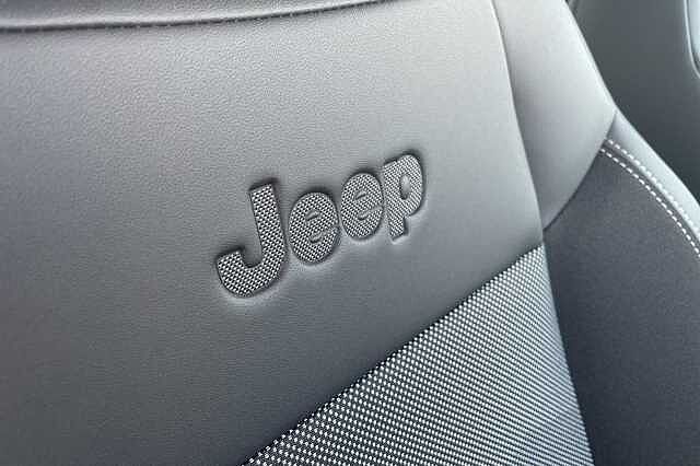 Jeep Avenger Summit Electric 54kWh EV (156ps)