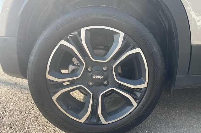 Jeep Avenger Summit Electric 54kWh EV (156ps)