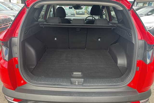 Hyundai TUCSON Premium 1.6 T-GDi MHEV (150ps) Engine Red