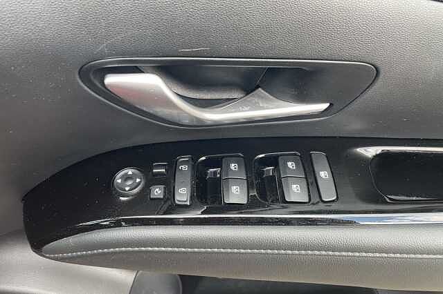 Hyundai TUCSON Premium 1.6 T-GDi MHEV (150ps) Engine Red