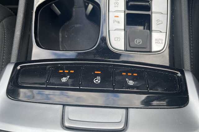 Hyundai TUCSON Premium 1.6 T-GDi MHEV (150ps) Engine Red