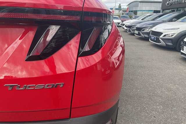Hyundai TUCSON Premium 1.6 T-GDi MHEV (150ps) Engine Red