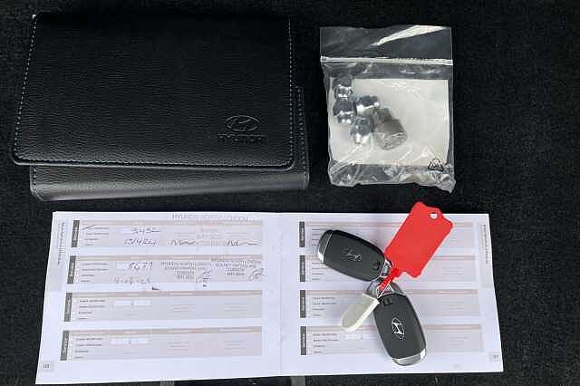 Hyundai KONA Premium Hybrid 1.6 GDi HEV (141ps)
