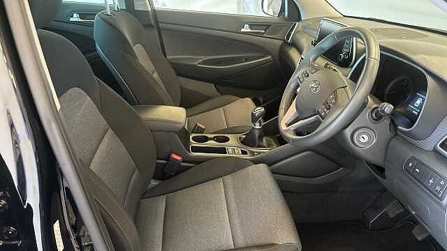 Hyundai TUCSON 1.6 CRDi MHEV SE Nav SUV 5dr Diesel Hybrid Manual Euro 6 (s/s) (115 ps)