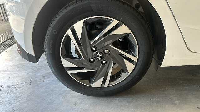 Hyundai I20 1.0 T-GDi MHEV SE Connect Hatchback 5dr Petrol Hybrid Manual Euro 6 (s/s) (100 p Atlas White