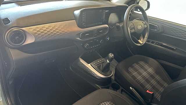 Hyundai i10 1.2 Premium Hatchback 5dr Petrol Manual Euro 6 (s/s) (79 ps)