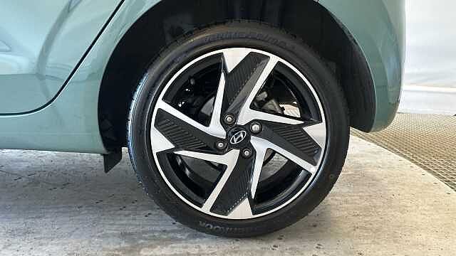 Hyundai i10 1.2 Premium Hatchback 5dr Petrol Manual Euro 6 (s/s) (79 ps)