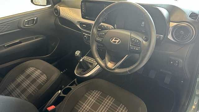 Hyundai i10 1.2 Premium Hatchback 5dr Petrol Manual Euro 6 (s/s) (79 ps)
