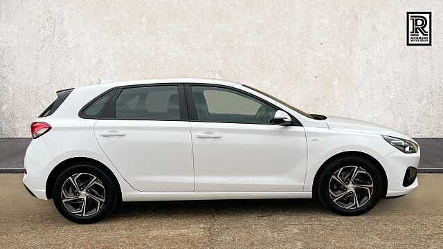 Hyundai I30 1.0 T-GDi MHEV SE Connect Hatchback 5dr Petrol Hybrid Manual Euro 6 (s/s) (120 p Serenity White
