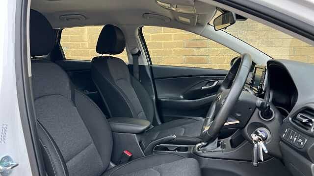 Hyundai I30 1.0 T-GDi MHEV SE Connect Hatchback 5dr Petrol Hybrid Manual Euro 6 (s/s) (120 p Serenity White