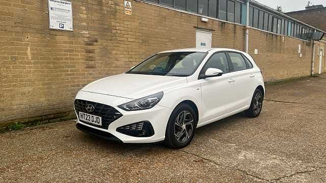 Hyundai I30 1.0 T-GDi MHEV SE Connect Hatchback 5dr Petrol Hybrid Manual Euro 6 (s/s) (120 p Serenity White