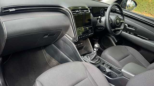 Hyundai TUCSON 1.6 T-GDi SE Connect SUV 5dr Petrol Manual Euro 6 (s/s) (150 ps) Engine Red