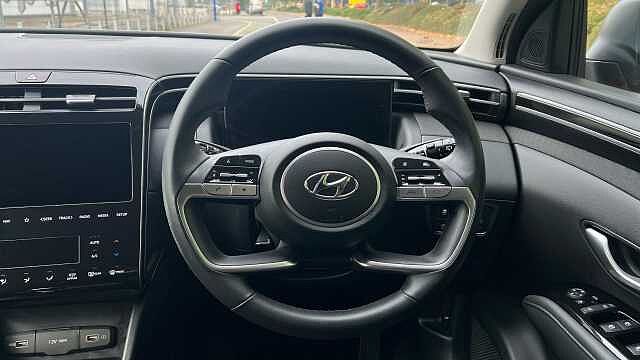 Hyundai TUCSON 1.6 T-GDi SE Connect SUV 5dr Petrol Manual Euro 6 (s/s) (150 ps) Engine Red