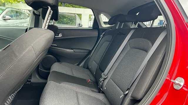 Hyundai KONA 64kWh Premium SUV 5dr Electric Auto (10.5kW Charger) (204 ps)