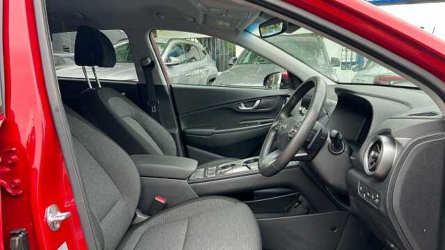 Hyundai KONA 64kWh Premium SUV 5dr Electric Auto (10.5kW Charger) (204 ps)
