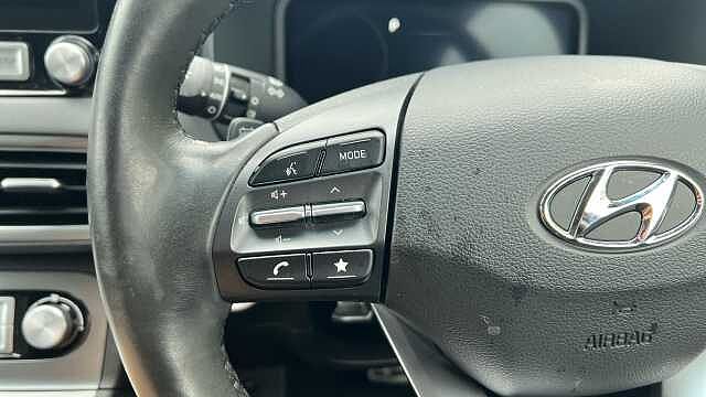 Hyundai KONA 64kWh Premium SUV 5dr Electric Auto (10.5kW Charger) (204 ps)