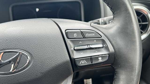 Hyundai KONA 64kWh Premium SUV 5dr Electric Auto (10.5kW Charger) (204 ps)