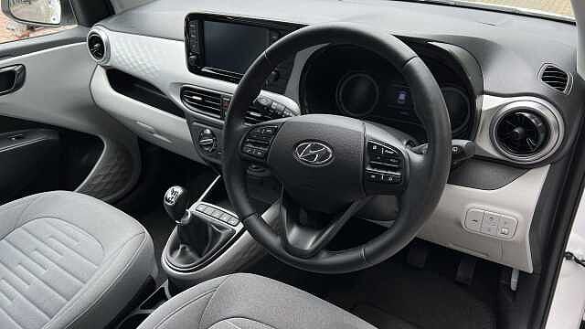 Hyundai i10 1.0 Premium Hatchback 5dr Petrol Manual Euro 6 (s/s) (67 ps)