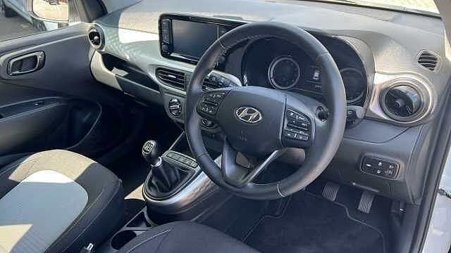 Hyundai i10 1.2 Premium Hatchback 5dr Petrol Manual Euro 6 (s/s) (84 ps)