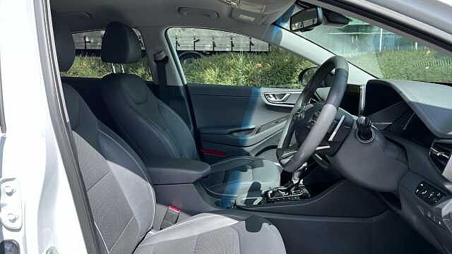 Hyundai IONIQ 1.6 h-GDi Premium SE Hatchback 5dr Petrol Hybrid DCT Euro 6 (s/s) (141 ps)