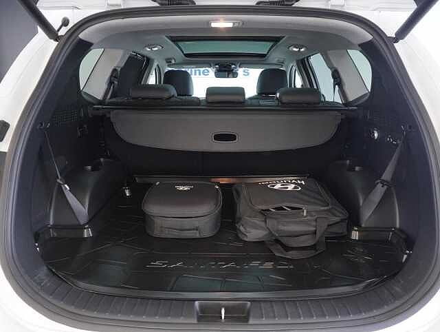 Hyundai SANTA FE 1.6 T-GDi 13.8kWh Ultimate SUV 5dr Petrol Plug-in Hybrid Auto 4WD Euro 6 (s/s) ( White