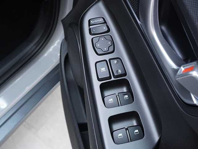 Hyundai KONA 39kWh Premium SUV 5dr Electric Auto (10.5kW Charger) (136 ps)