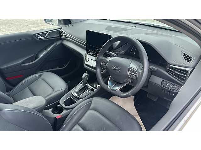 Hyundai IONIQ IONIQ 1.6 GDi Plug-in Hybrid Premium SE 5dr DCT WHITE
