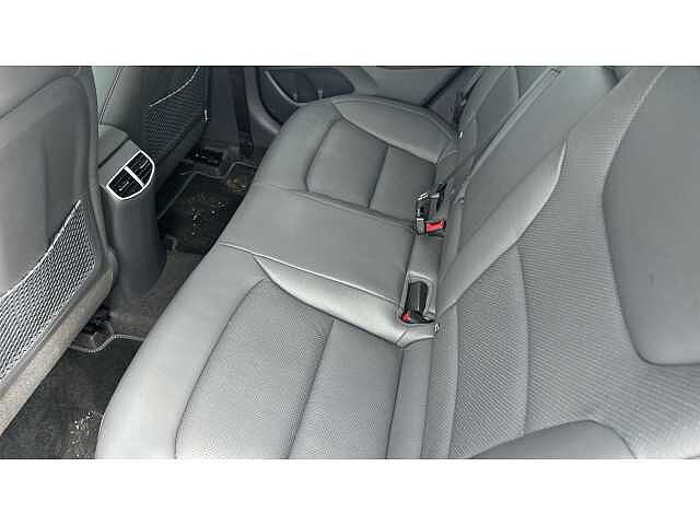 Hyundai IONIQ IONIQ 1.6 GDi Plug-in Hybrid Premium SE 5dr DCT WHITE