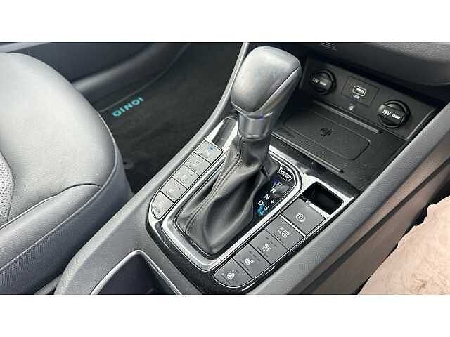Hyundai IONIQ IONIQ 1.6 GDi Plug-in Hybrid Premium SE 5dr DCT WHITE