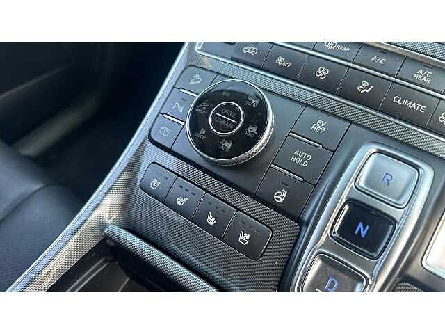 Hyundai SANTA FE SANTA FE 1.6 TGDi Plug-in Hybrid Ultimate 5dr 4WD Auto Silver