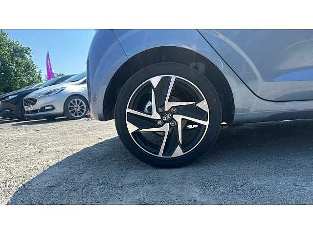 Hyundai i10 i10 5Dr HAT 1.2 MPi 79ps Premium NAV AU