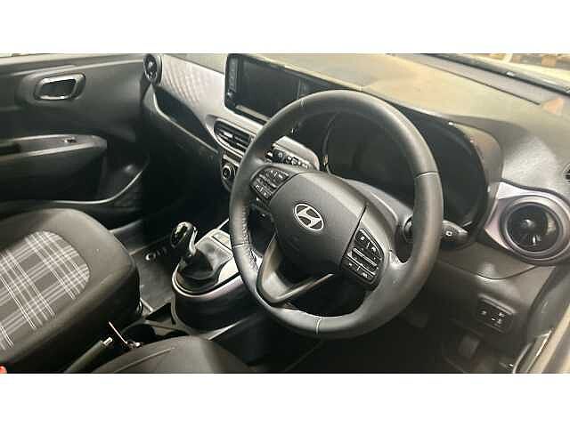Hyundai i10 i10 5Dr HAT 1.2 MPi 79ps Premium NAV AU