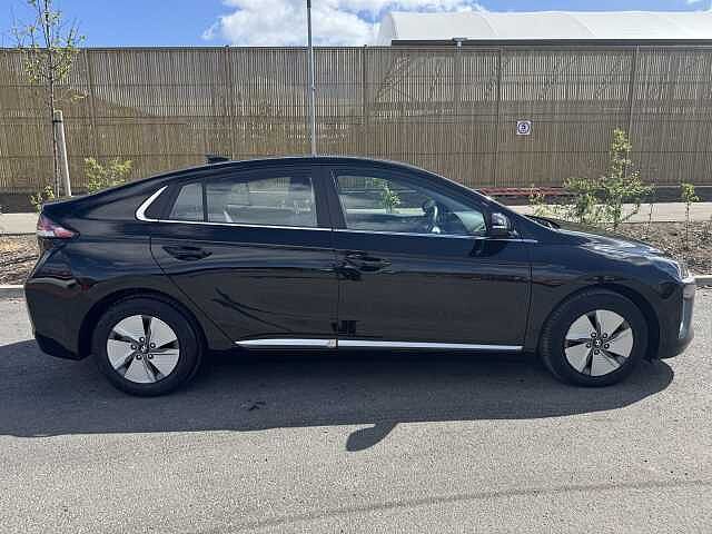 Hyundai IONIQ 1.6 GDi Hybrid Premium 5dr DCT Black