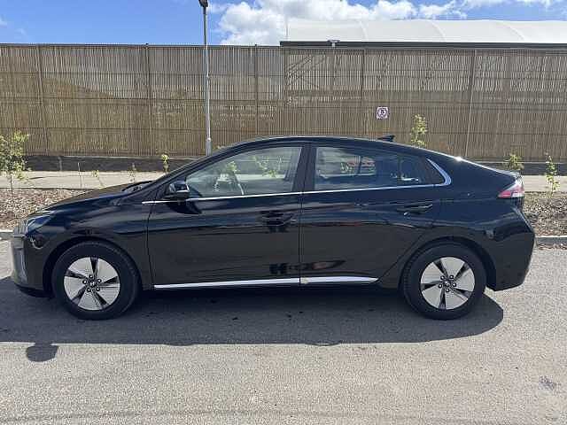 Hyundai IONIQ 1.6 GDi Hybrid Premium 5dr DCT Black