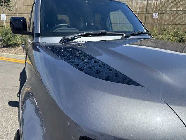 Land Rover Defender 3.0 D250 SE 110 5dr Auto