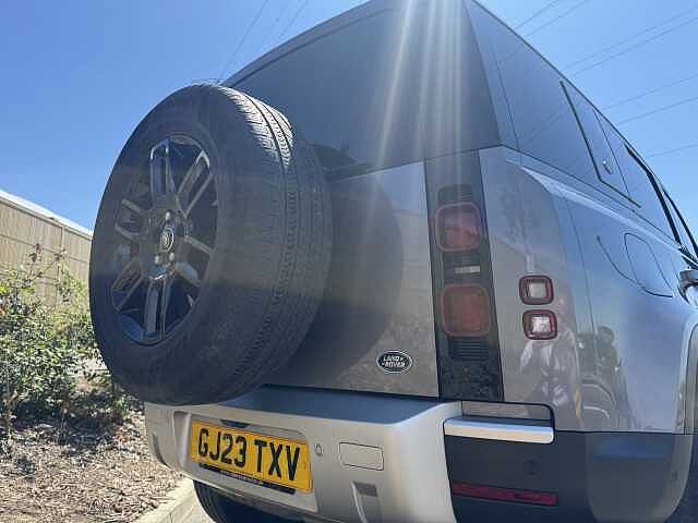 Land Rover Defender 3.0 D250 SE 110 5dr Auto