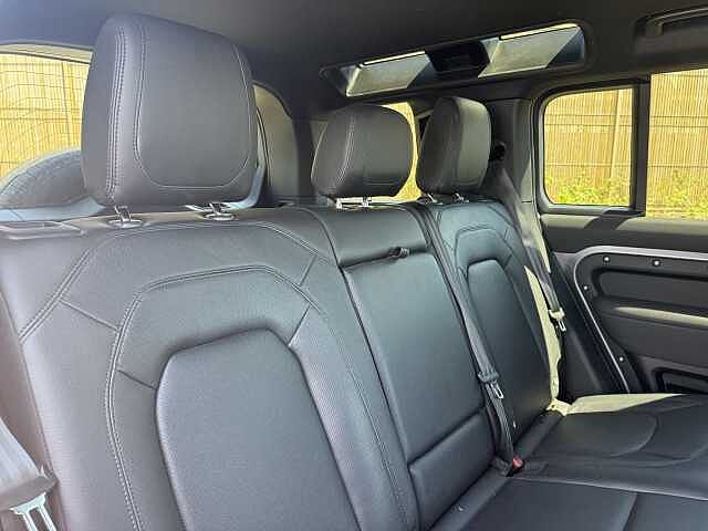 Land Rover Defender 3.0 D250 SE 110 5dr Auto