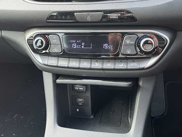 Hyundai I30 1.0T GDi Premium 5dr DCT Red