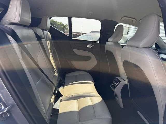 Volvo XC40 1.5 T3 Momentum Pro Auto Euro 6 (s/s) 5dr
