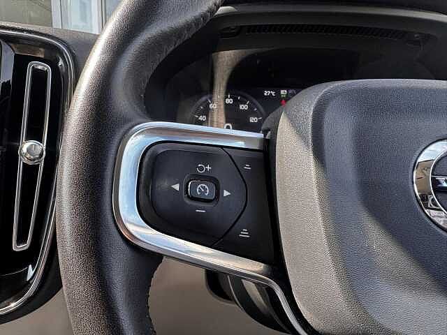 Volvo XC40 1.5 T3 Momentum Pro Auto Euro 6 (s/s) 5dr