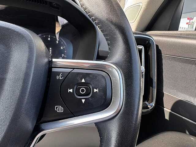 Volvo XC40 1.5 T3 Momentum Pro Auto Euro 6 (s/s) 5dr